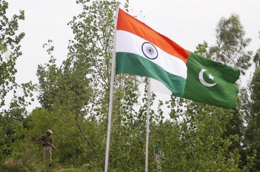 القوات الباكستانية والهندية تتبادلان إطلاق النار عبر الخط الفاصل في كشمير