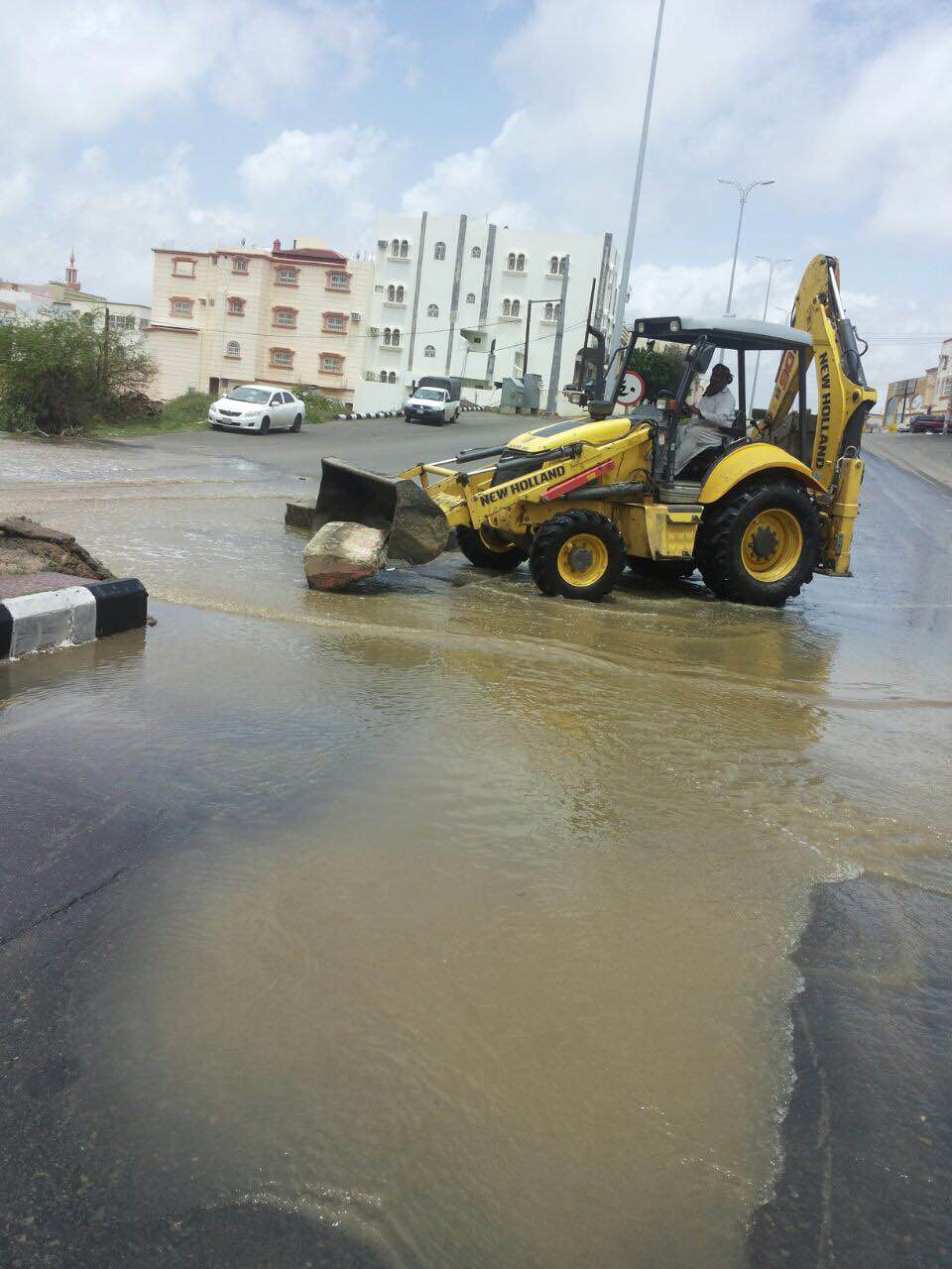 بالصور.. مدني #عسير هذه حصيلة الحوادث المصاحبة لأمطار الأربعاء (12)