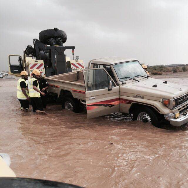 بالصور.. مدني #عسير هذه حصيلة الحوادث المصاحبة لأمطار الأربعاء (16)