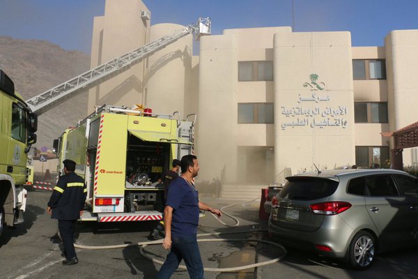 بالصور.. مدني #مكة يباشر حريقاً بمستشفى النور