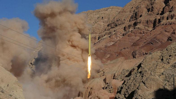 سقوط صاروخ باليستي أطلقه الحوثي باتجاه نجران داخل الأراضي اليمنية