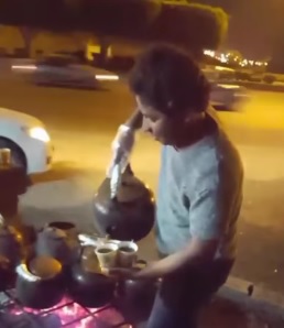 “المواطن” تحاور شابًا سعوديًّا ردَّ على من اتهم باعة شاي الجمر