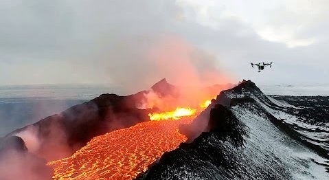 بالفيديو .. مشهد مرعب لبحيرة النار بآيسلندا