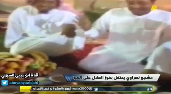بالفيديو .. نصراوي يحتفي بفوز الهلال أمام العين الإماراتي