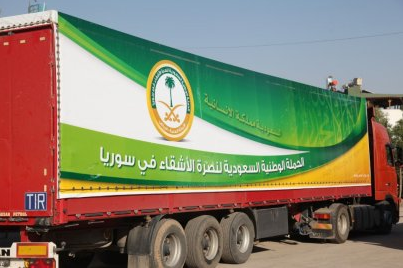 88 شاحنة محمّلة بالغذاء والكساء للاجئين السوريين بالأردن