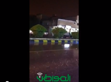 بالفيديو.. هطول أمطار غزيرة على مدينة “عرعر”