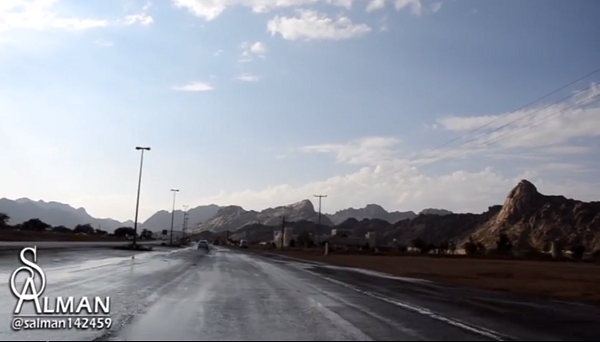 بالفيديو.. أمطار حائل ترسم صوراً رائعة على جبال أجا وسلمى