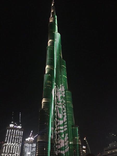برج خليفة يتزيّن بعلم المملكة في احتفالات اليوم الوطني