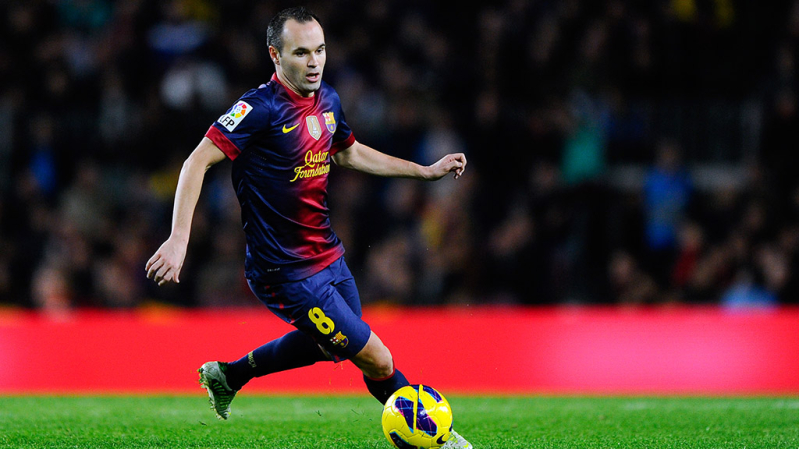 BARCELONA, SPAIN - NOVEMBER 17:  Andres Iniesta of FC Barcelona runs with the ball during the La Liga match between FC Barcelona and Real Zaragoza at Camp Nou on November 17, 2012 in Barcelona, Spain. FC Barcelona won 3-1.  (Photo by David Ramos/Getty Images)