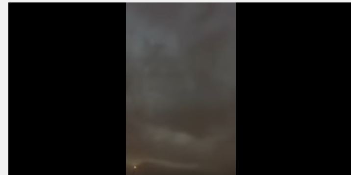 بالفيديو.. بعد #أمطار_الرياض.. مؤذن للمصلين: الصلاة في رحالكم