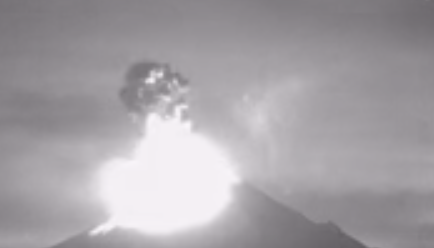 شاهد.. بركان بوبوكاتيبيتال المكسيكي يبدأ بالثوران