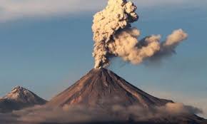رفع درجة التحذير من بركان جزيرة بالي لأعلى مستوى