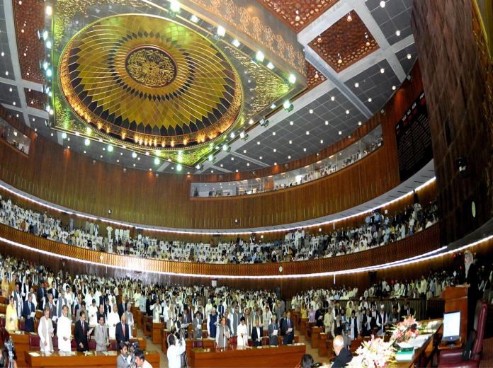 البرلمان الباكستاني يدين بالإجماع استهداف الحوثي لمكة