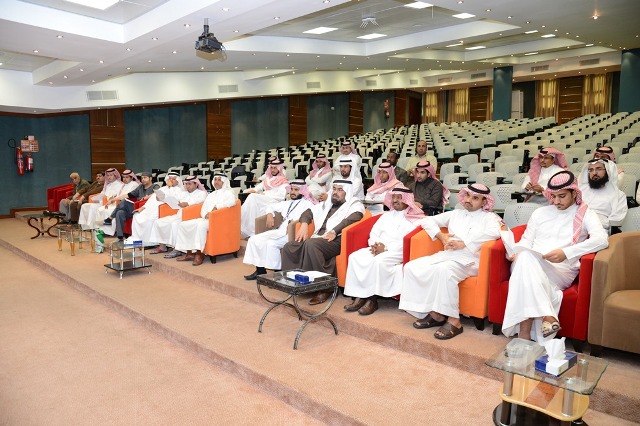 اجتماع لفرق البرنامج الصحي بجامعة الملك خالد بتهامة