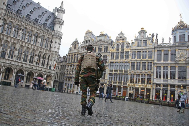الكعك يخنق مواطنين في بلجيكا ويعطل قطارات بروكسل