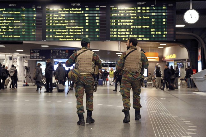 بروكسل تبدأ تخفيف الإجراءات الأمنية غير المسبوقة.. والخوف ما زال مسيطرًا