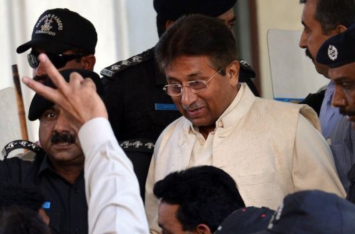 اعتقال الرئيس الباكستاني السابق لسماحه باقتحام مسجد