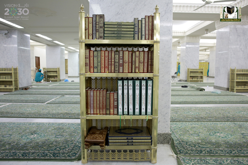 بـ75 لغة.. مليون مصحف بأروقة المسجد الحرام في رمضان ‫(215740342)‬ ‫‬
