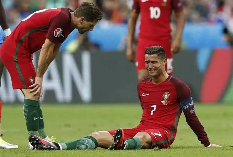 بكاء كريستيانو بعد إصابته أمام فرنسا في نهائي اليورو ‫(2)‬ ‫‬