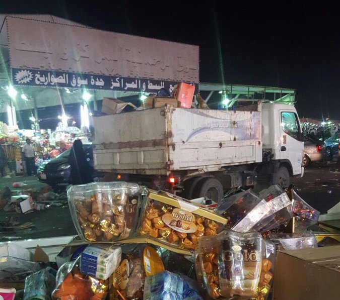 ضبط 5 أطنان مواد غذائية منتهية الصلاحية في جدة