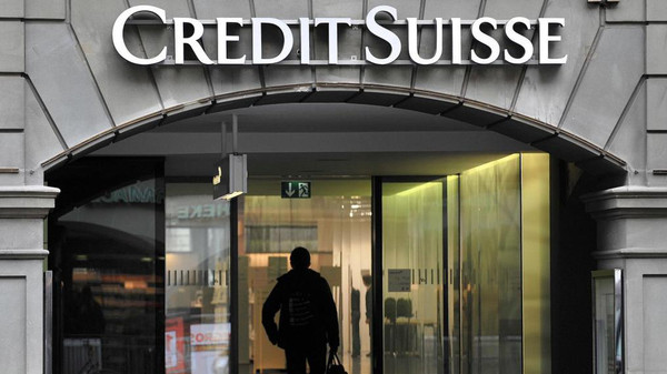 “فاينانشال تايمز” : نشاطات مشبوهة في حسابات سعوديين ببنوك سويسرا