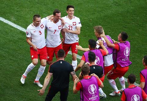 بولندا تفوز على أيرلندا الشمالية ‫(359361743)‬ ‫‬