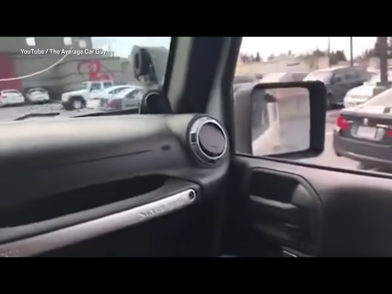 BMW تثير غضب سائق “جيب”.. شاهد ماذا حدث؟