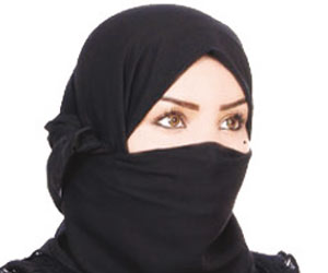 “بيان زهران” أول سعودية تتسلم رخصة للمحاماة