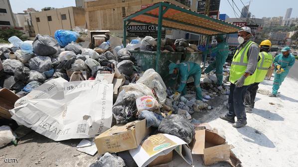 البحث عن الفساد بين أكوام النفايات في بيروت