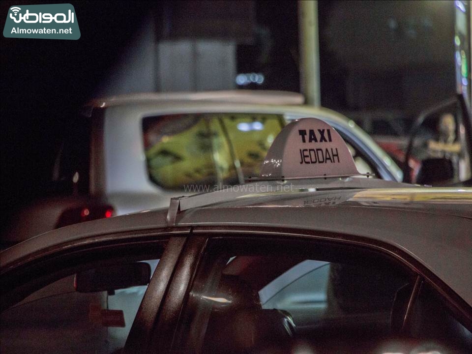 في #جدة .. البحث عن سيارة أجرة عبر التطبيقات يقصي  الـ”ليموزين”