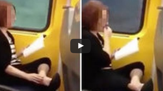 فيديو صادم.. سلوك شاذ لامرأة تأكل جلد قدمها الميت