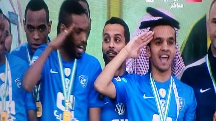              المعلق الإماراتي فارس عوض مُهنئًا: هذا هو #الهلال