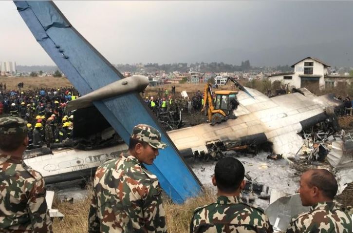 بالفيديو والصور.. تحطم طائرة يقتل 50 شخصًا في نيبال