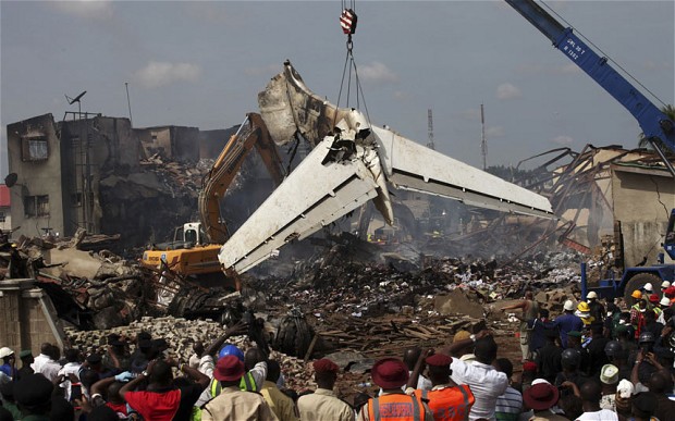 مقتل 8 أشخاص إثر تحطم طائرتهم في لاغوس
