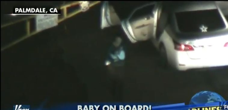 بالفيديو.. امرأة تحمل طفلاً وتقود مركبتها فكانت الكارثة