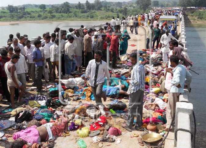مقتل 19 شخصًا في حادث تدافع أعلى جسر بالهند