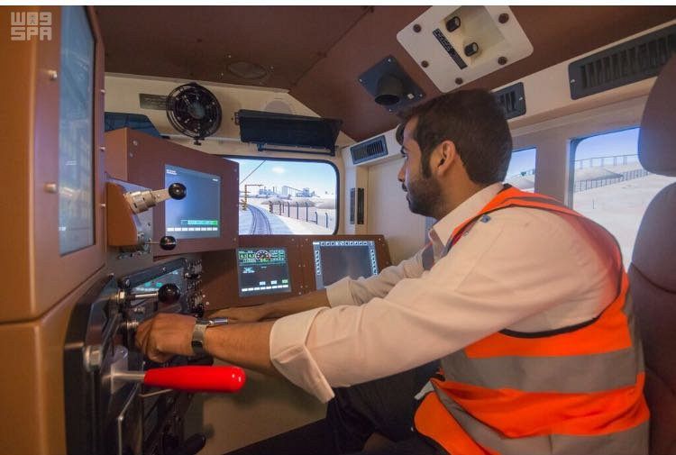 بالصور.. تدريب 40 شابًّا سعوديًّا بمعهد سرب للعمل في مشروع مترو الرياض