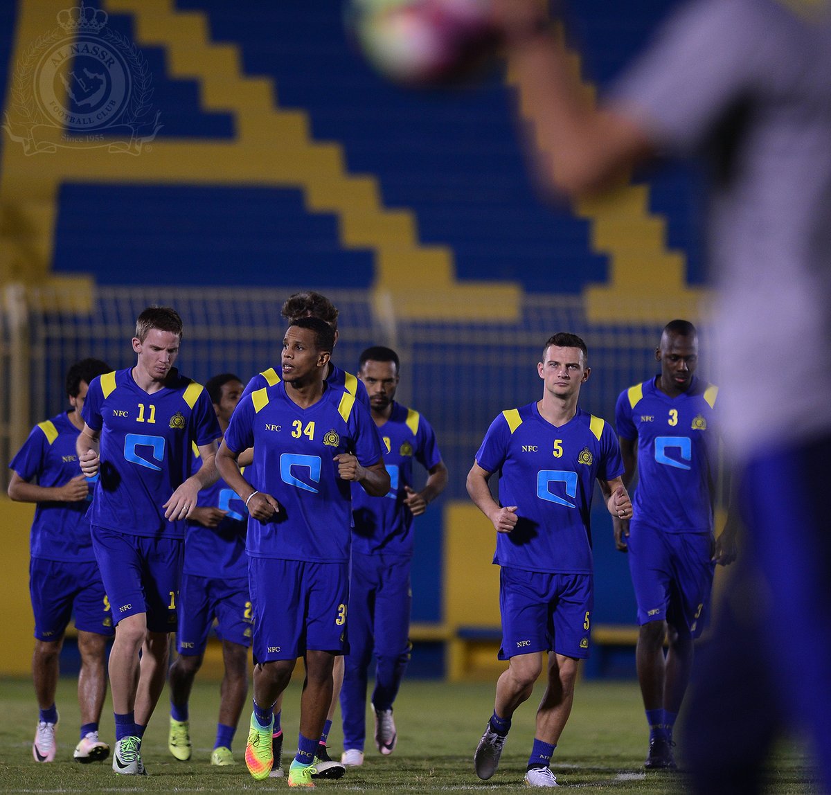 بالصور.. ماميتش يجري مناورة تكتيكية.. ورئيس النصر يجتمع باللاعبين