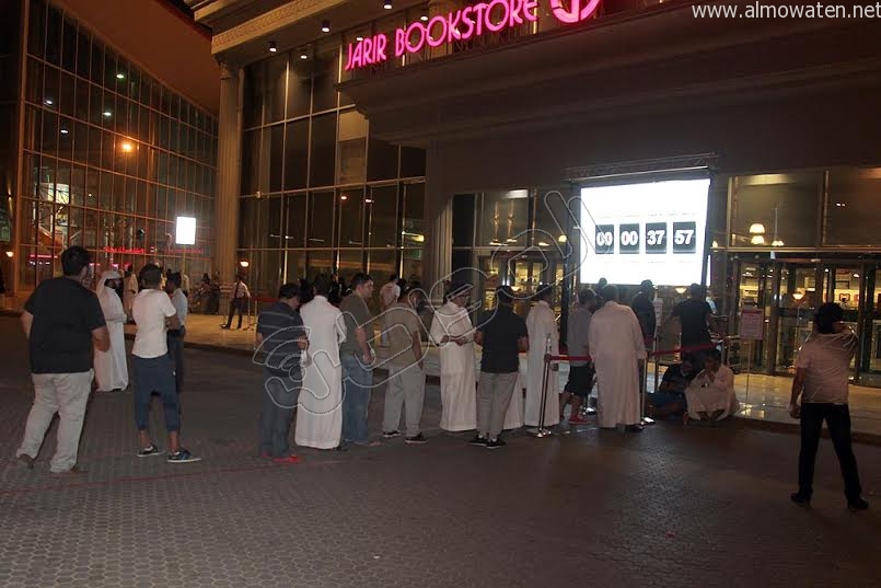بالصور.. “المواطن” ترصد الإقبال على شراء “آيفون 6s”