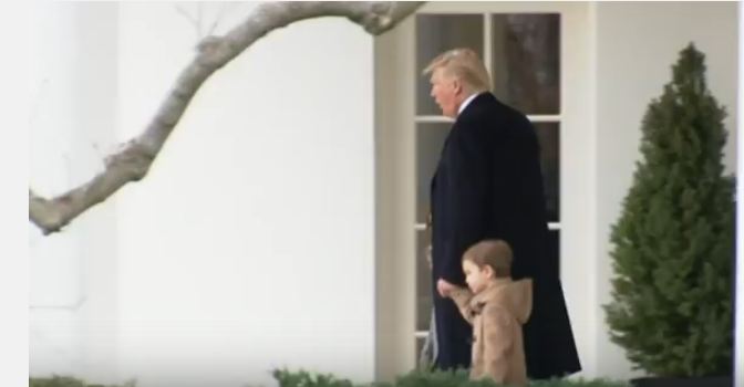بالفيديو.. ترامب يغادر البيت الأبيض بصحبة أحفاده للمرة الأولى