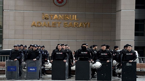 وفاة المدعي العام التركي متأثرًا بإصابة إثر احتجازه في مقر عمله
