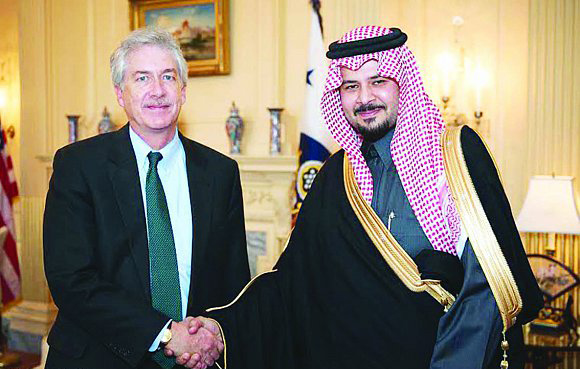 سلمان بن سلطان يناقش الموضوعات المشتركة مع وزير الدفاع الأمريكي