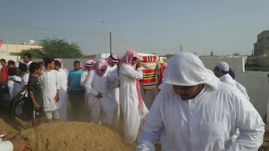 جموع غفيرة تشيع جثمان رائد شامي بدرب #جازان