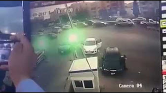 شاهد.. تصادم 10 سيارات على طريق سريع بعمان