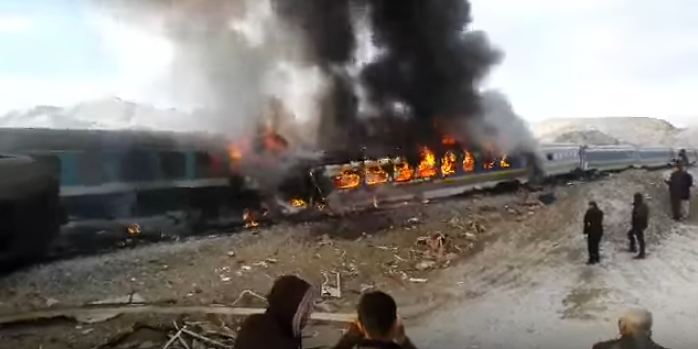 بالفيديو .. مقتل 31 شخصًا بتصادم قطارين في #ايران