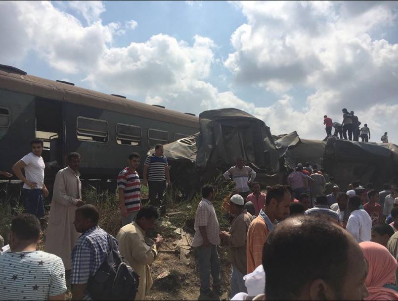 بالفيديو.. إشارة خاطئة من عامل السكة الحديد سبب تصادم قطاري الإسكندرية
