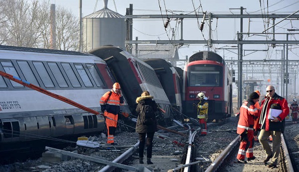 تصادم بين قطارين في شمال سويسرا