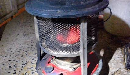 تعبئة مدفئة كروسين بطريقة خاطئة تتسبب بحريق شقة (4)