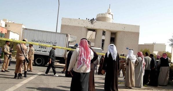 قتلى ومصابون في تفجير بمسجد وسط الكويت