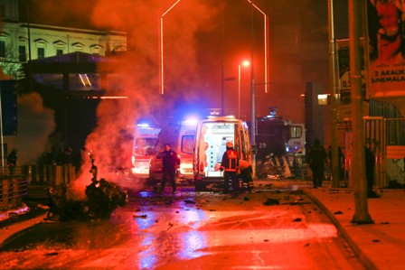 Police arrive at the site of an explosion in central Istanbul, Turkey, December 10, 2016. REUTERS/Murad Sezer TPX IMAGES OF THE DAY